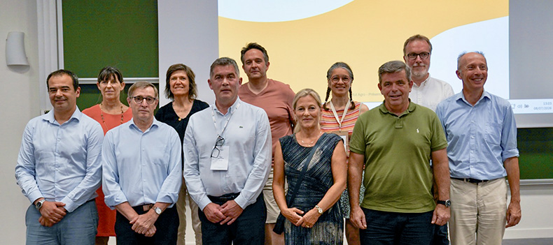 Medhi Siné, directeur générel de l'Acta, Carole Sinfort, directrice de l'Institut Agro Montpellier, Dominique Chargé, président du conseil d'administration de l'Institut Agro, Hélène Poirier, directrice de l'Institut Agro Dijon, Paul Auffray, président de l'Acta, Nicolas Chemidlin, directeur de la recherche à l'Institut Agro Dijon, Anne-Lucie Wack, directrice générale de l'Institut Agro, Cathy Laroche, directrice de études à l'Institut Agro Rennes-Angers, Romain Jeantet, directeur de l'Institut Agro Rennes-Angers, Stéphane Fournier, directeur des études à l'Institut Agro Montpellier et Dominique Vollet, directeur de la recherche à l'Insitut Agro Rennes-Angers