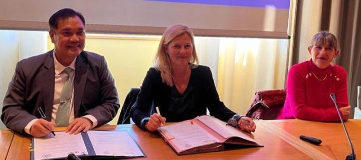 Signature de l'accord de coopération