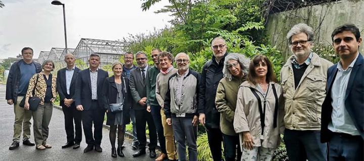 Photo de groupe sur le campus d'Angers